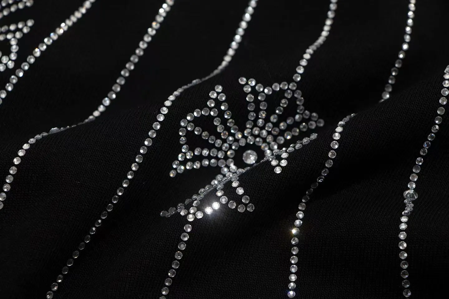 🅿️170 Style: 2025 new Croix heart hot diamond short-sleeved T-shirt Material: High version 300g double yarn combed cotton Size: S～XL Color: Black Style number: Z1002